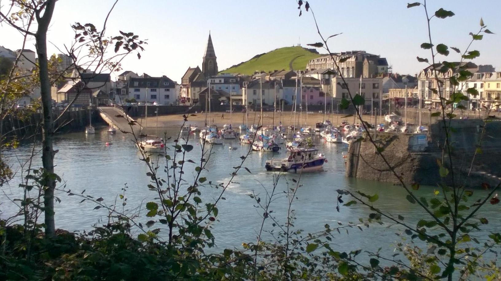 Sea Views, Big 2 Bed Flat Close To Beach & Harbour Appartement Ilfracombe Buitenkant foto