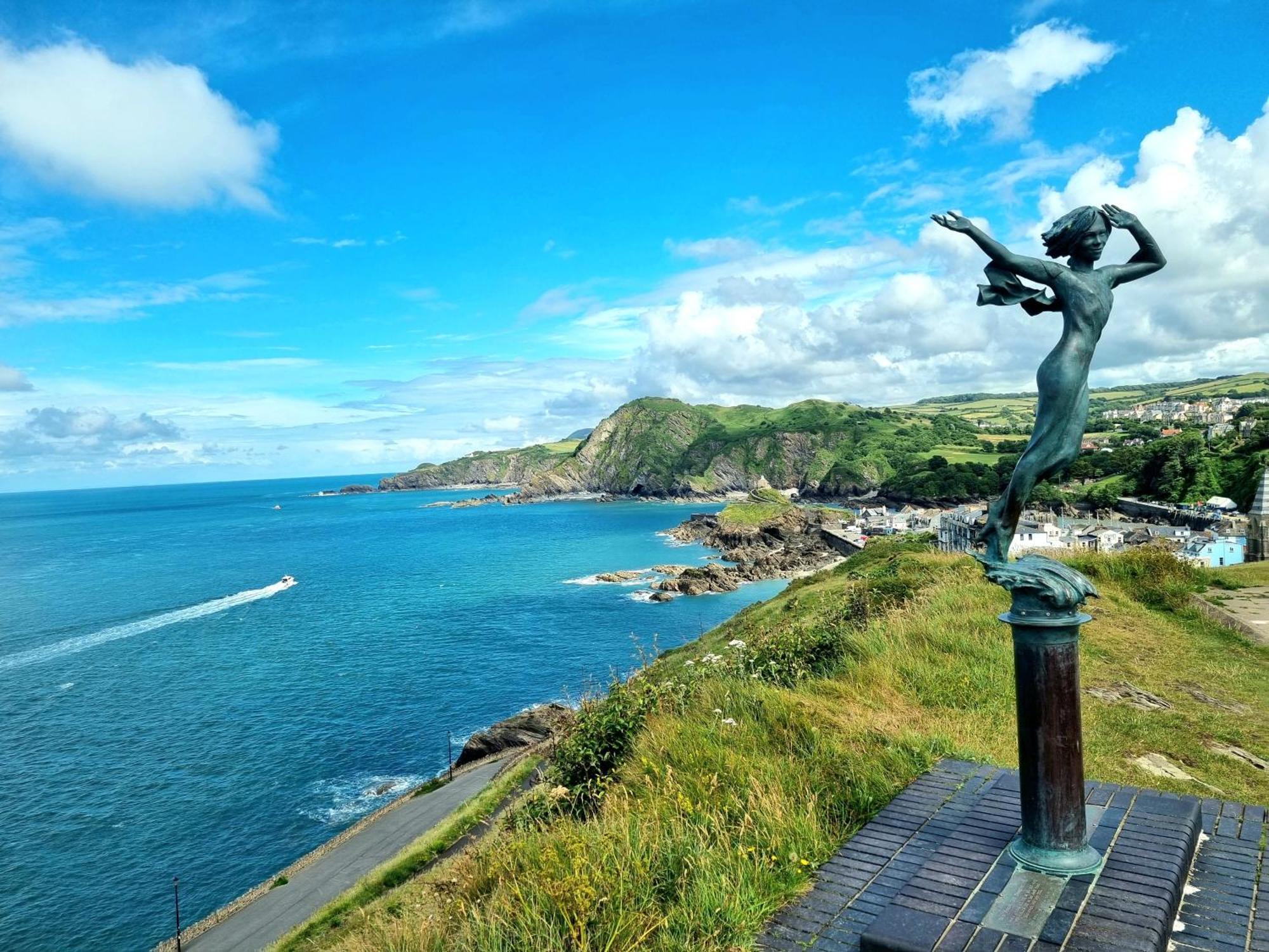 Sea Views, Big 2 Bed Flat Close To Beach & Harbour Appartement Ilfracombe Buitenkant foto